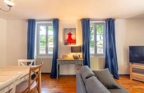 Figeac House | Pet-Friendly Retreat: L'Elégante Maison with Garden Oasis