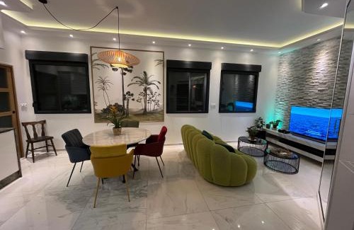 Barbatre Apartment | Luxury Stay at L'Emperador: Guest Rated 10/10 with Breakfast