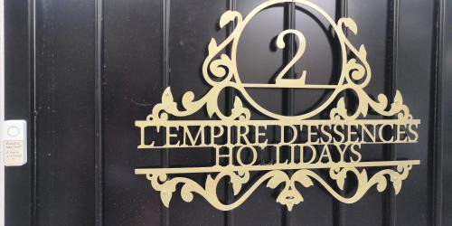 Valreas Apartment | Oceanfront Relaxation at L'Empire D'Essences Appartement
