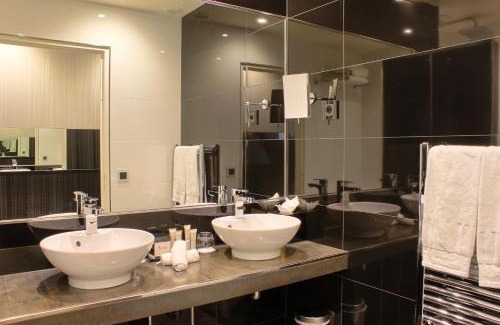 Les Halles Hotel | Discover L'Empire Paris - Louvre: Pet Friendly & Spa Retreat