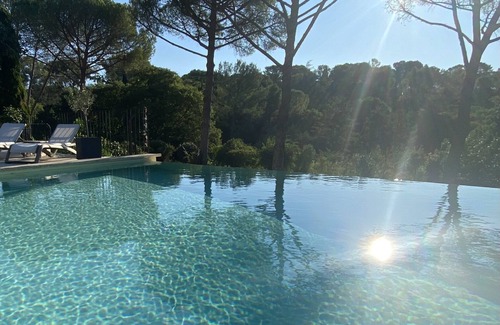 Quartier des Espesses House | Discover L'Encantada: Poolside Retreat in Nîmes, 10/10 Rated