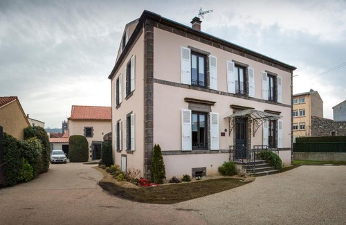 Aubiere House | Exceptional Stay at L'Enclos de Ribains with Breakfast Included