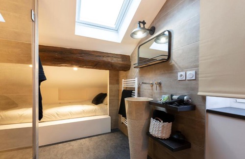 Aubiere House | Exceptional Stay at L'Enclos de Ribains with Breakfast Included