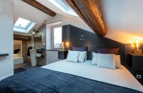 Aubiere House | Exceptional Stay at L'Enclos de Ribains with Breakfast Included