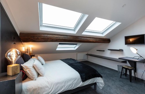 Aubiere House | Exceptional Stay at L'Enclos de Ribains with Breakfast Included