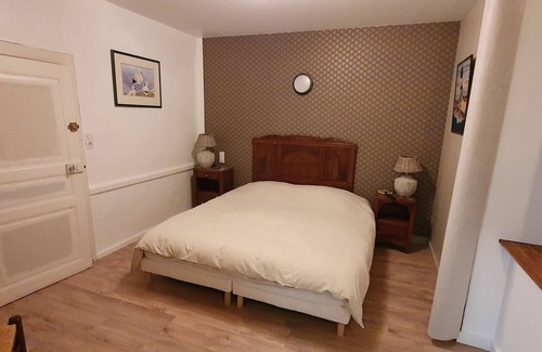 La Croisille-sur-Briance House | Charming L'Enclos du Bélier: Gîte & B&B with Breakfast