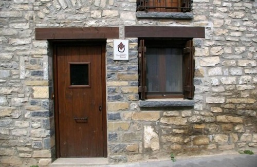 Castiello de Jaca Cottage | Perfect for Families: L'Englata House for 12 Guests