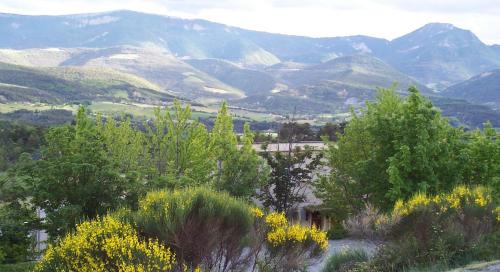 Rosans Bed & Breakfast | Discover L'Ensoleillee: Relax by the Pool with Great Reviews