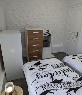 La Ferte-Alais Apartment | Pet-Friendly L'Entracte Appart Hôtel in the City Center