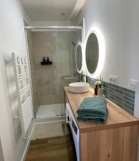 Centre Ville Apartment | L'entracte, T2 rénové ! Jardin, Parking et Fibre