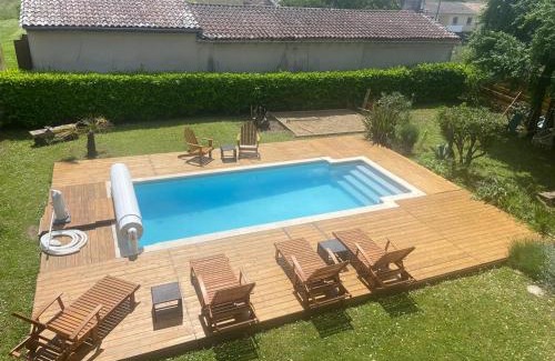 Cadillac House | Explore L entre cœur des deux mers: Pet-Friendly Retreat