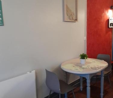 Belin-Beliet House | Experience Comfort at L Entre Deux Chambres d Hôtes