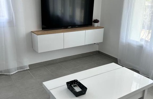 Beaumont-les-Valence Apartment | Enchanting L'Entre Deux Rêves: Guest Rated 9.7/10