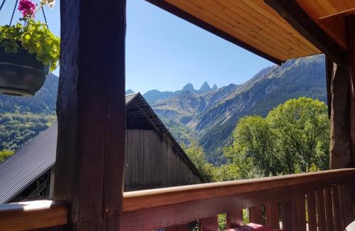 Saint-Jean-d'Arves Apartment | Pet-Friendly Retreat at L'Epicéa with Breakfast Included