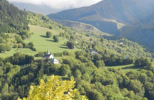 Saint-Jean-d'Arves Apartment | Pet-Friendly Retreat at L'Epicéa with Breakfast Included