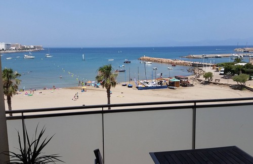 L'Escala Apartment | Oceanfront Escape: Top-Rated Apartment in L'Escala