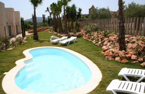 L'Escala Apartment | Beautiful L' Escala Resort with Oceanfront Pool & Breakfast