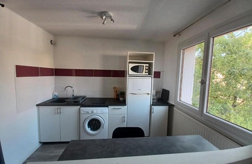Faubourg-Raines Apartment | Convenient Stay at L'Escale, Steps from the Train Station