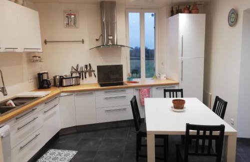 Blaye House | Discover L'Escale Bellevue: Family-Friendly with Breakfast