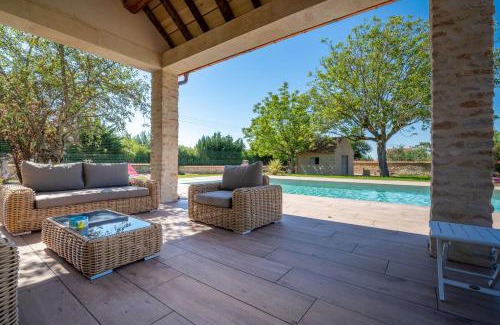 Bligny-les-Beaune Bed & Breakfast | Unforgettable Stays at L'Escale de Jules et Lily Hotel