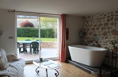 Mhere Bed & Breakfast | Oceanfront Retreat at L'Escale du Banquet - Rated 9.5/10