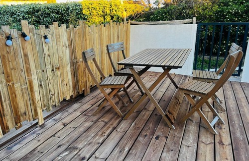 Martigues Apartment | Relax at L'Escale du Marin: Family-Friendly Retreat