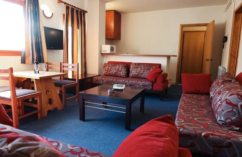 Kfardebian Apartment | Discover L'Escale Du Mzaar: Family-Friendly Retreat