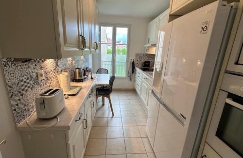 Le Plessis-Robinson Apartment | Family-Friendly Retreat at L'escale du Trianon - 9.3/10 Rating