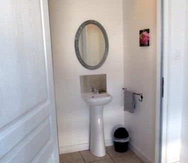 Castillon-la-Bataille House | Discover L'Escale: Pet-Friendly Retreat with Top Reviews