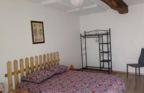 Cormeilles Apartment | Pet Friendly Getaway at L'Escale - Guest Rated 10/10