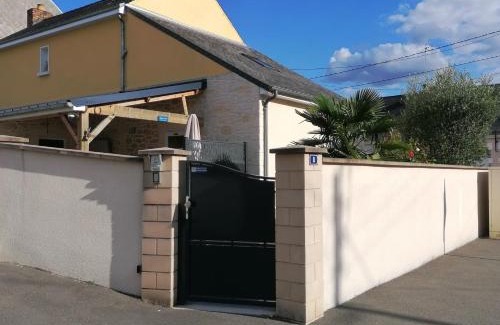 Le Mans House | Inviting L'Escale: Guest Rated 9.7 with Family-Friendly Rooms