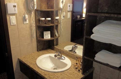 Val-d'Or Hotel | Discover L'Escale Hôtel Suites: Family-Friendly & Pet Welcoming
