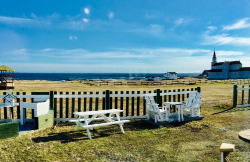 Riviere-au-Tonnerre Hotel | Cozy L`Escale Lam-Air: Pet-Friendly with Ocean Views