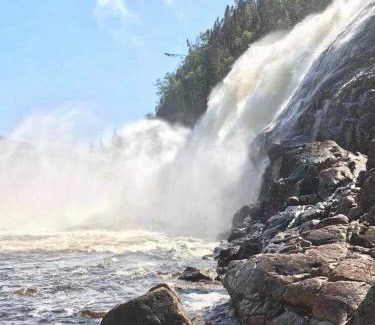 Riviere-au-Tonnerre Hotel | Cozy L`Escale Lam-Air: Pet-Friendly with Ocean Views