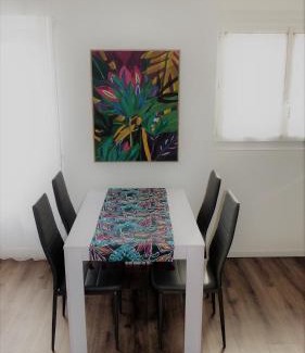 Tartas Apartment | Discover L'Escale n°5: Highly Rated Getaway with Breakfast