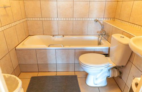 Kingsborough Apartment | Discover L'escalier Cabanas 107: Oceanfront Bliss & Comfort