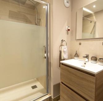 Plantades Apartment | Family-Friendly Retreat at L'Escapade à la Banut - 4 Stars