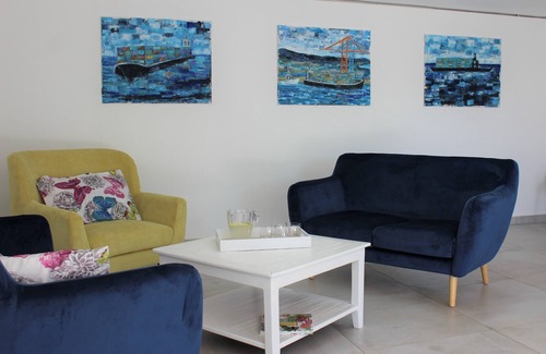 Saint-Denis Bed & Breakfast | Unwind at L'Escapade Bellepierre: 10/10 Guest Rated Retreat