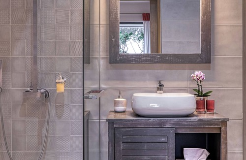 Saint-Denis Bed & Breakfast | Unwind at L'Escapade Bellepierre: 10/10 Guest Rated Retreat