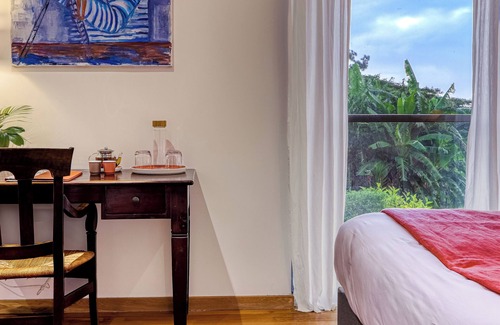 Saint-Denis Bed & Breakfast | Unwind at L'Escapade Bellepierre: 10/10 Guest Rated Retreat