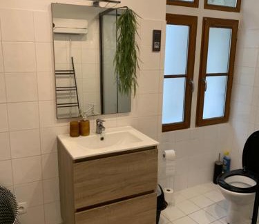 Bourgogne Apartment | Serene Stay at L'escapade céleste: Pet-Friendly Comfort