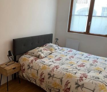 Bourgogne Apartment | Serene Stay at L'escapade céleste: Pet-Friendly Comfort