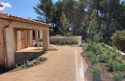 Tourtour House | Elevated Escape: Experience L'escapade dans le ciel