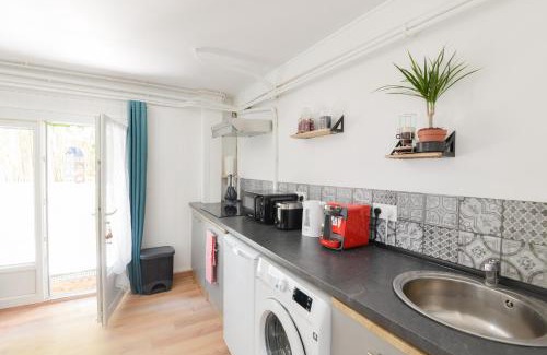 Creully Apartment | Relax at L'escale de Creully: Cozy Apartment with Terrace