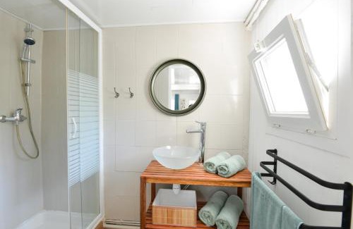 Creully Apartment | Relax at L'escale de Creully: Cozy Apartment with Terrace