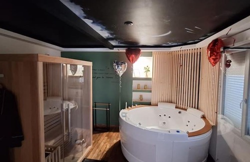 Calais Apartment | Unique Getaway at L'Escapade Inattendue with Spa & Hot Tub