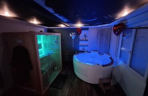 Calais Apartment | Unique Getaway at L'Escapade Inattendue with Spa & Hot Tub