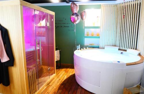 Calais Apartment | Unique Getaway at L'Escapade Inattendue with Spa & Hot Tub