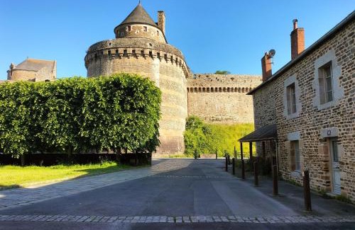 Montaubert - Rille - Saint-Sulpice House | Discover L'Escapade Médiévale: Pet-Friendly Retreat