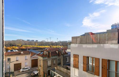 Le Kremlin-Bicetre Apartment | Family-Friendly Retreat at L'Escapade Paris - 8.9/10 Rating